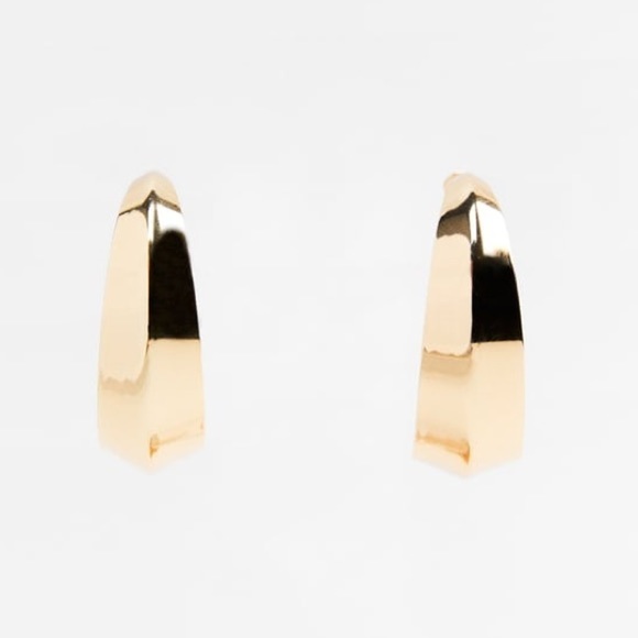 NWT. Zara Golden Metal Rings Hoop Earrings. - Picture 2 of 8